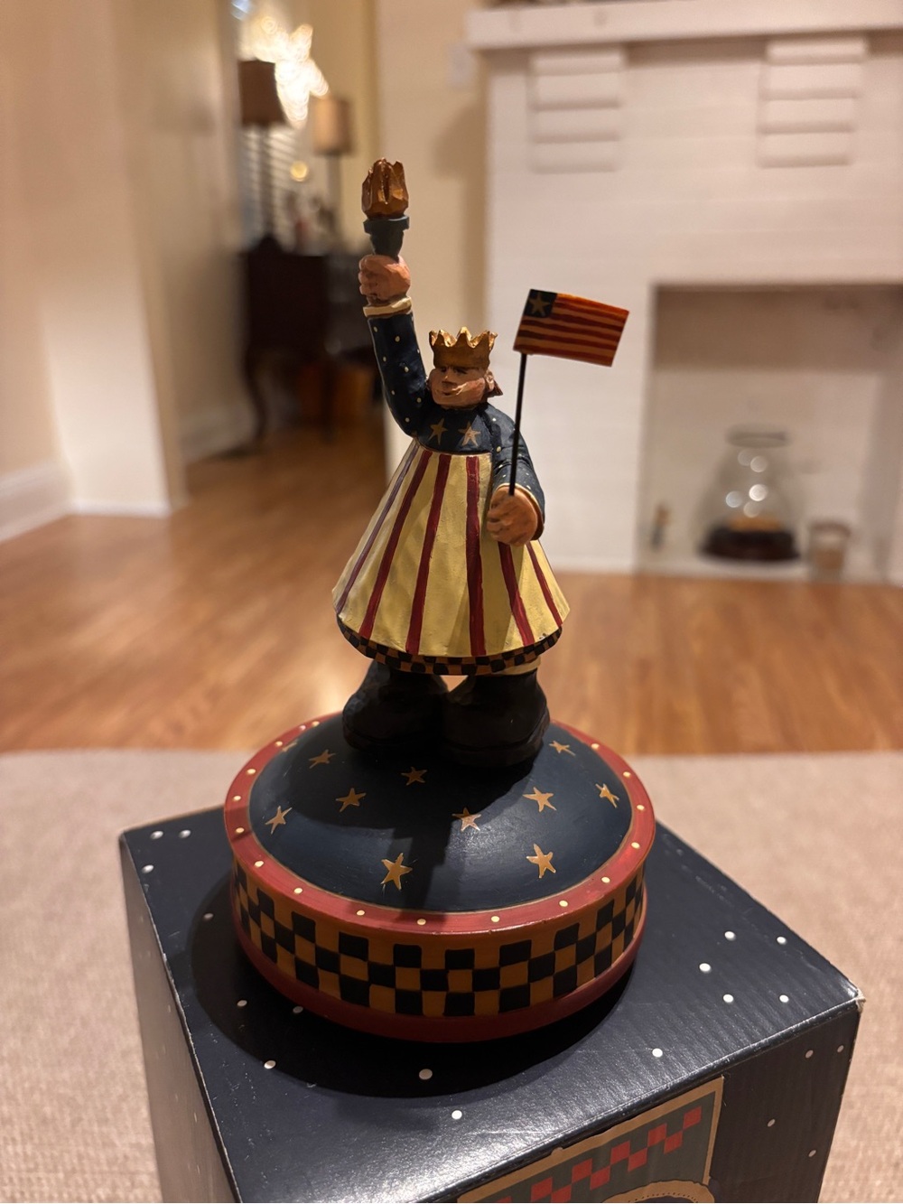Williraye Studio WW8302M Statute of Liberty Musical
